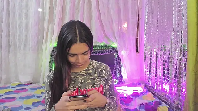 Snapshot of Megan_Miles02 chatting on December 20, 8:28 am Megan Miles02 online show from December 20, 8:28 am