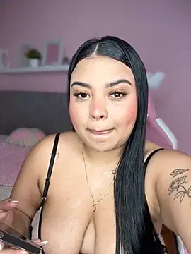 Snapshot of Emily_cooper20 chatting on November 21, 12:10 am Emily cooper20 online show from November 21, 12:10 am