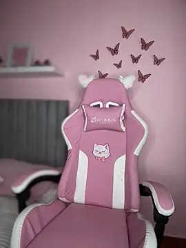 Snapshot of Emily_cooper20 chatting on November 23, 3:01 pm Emily cooper20 online show from November 23, 3:01 pm