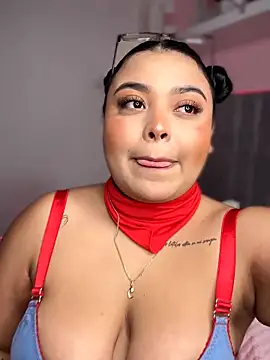 Snapshot of Emily_cooper20 chatting on November 30, 1:20 am Emily cooper20 online show from November 30, 1:20 am