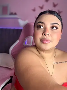 Snapshot of Emily_cooper20 chatting on December 5, 1:25 am Emily cooper20 online show from December 5, 1:25 am