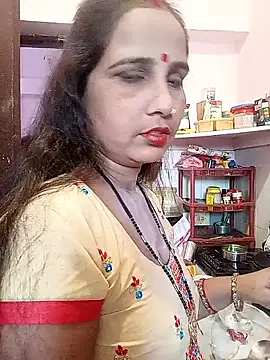 Snapshot of reemacouple007 chatting on May 5, 5:37 am reemacouple007 online show from May 5, 5:37 am