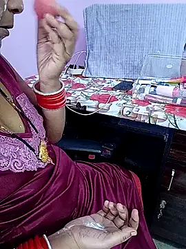 Snapshot of reemacouple007 chatting on June 7, 7:45 am reemacouple007 online show from June 7, 7:45 am