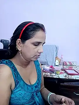 Snapshot of reemacouple007 chatting on June 8, 8:04 am reemacouple007 online show from June 8, 8:04 am