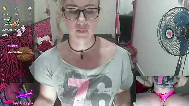 ViickySexy online show from September 17, 7:37 pm