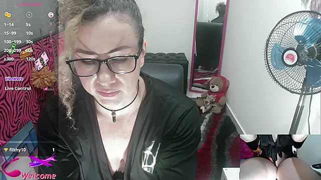 Snapshot of ViickySexy chatting on November 3, 7:48 pm ViickySexy online show from November 3, 7:48 pm