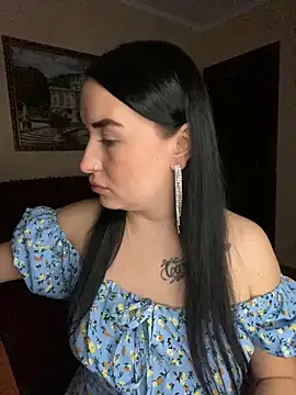 Roxana Bell online show from November 19, 9:15 pm