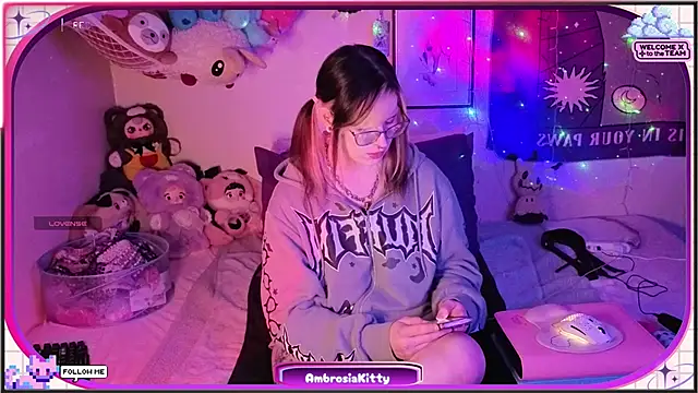 Snapshot of AmbrosiaKitty chatting on May 21, 10:44 am AmbrosiaKitty online show from May 21, 10:44 am