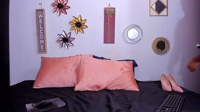 Snapshot of paolitakens chatting on February 16, 12:19 am paolitakens online show from February 16, 12:19 am