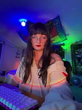 urpuppymoon online show from February 5, 1:43 am