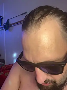 Snapshot of BobbyQ29 chatting on November 24, 10:42 pm BobbyQ29 online show from November 24, 10:42 pm