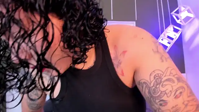 Alexxxholy online show from February 18, 1:44 pm