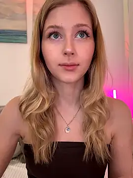 LunaRase online show from November 29, 10:18 am