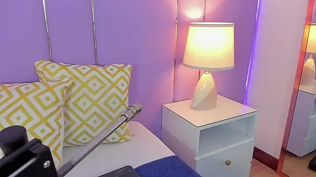 SophyRuiz  online show from April 10, 11:48 am