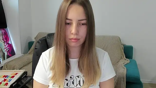 Mia shy1 online show from December 15, 6:39 am