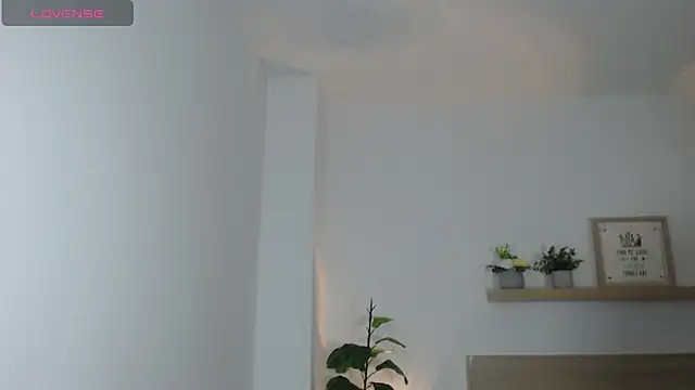 Snapshot of enma30_ chatting on December 19, 7:51 pm enma30  online show from December 19, 7:51 pm