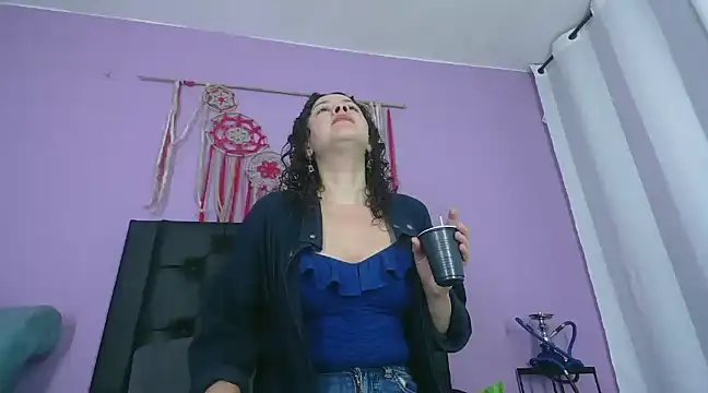 Snapshot of ArtesanaMK chatting on January 18, 11:21 am ArtesanaMK online show from January 18, 11:21 am