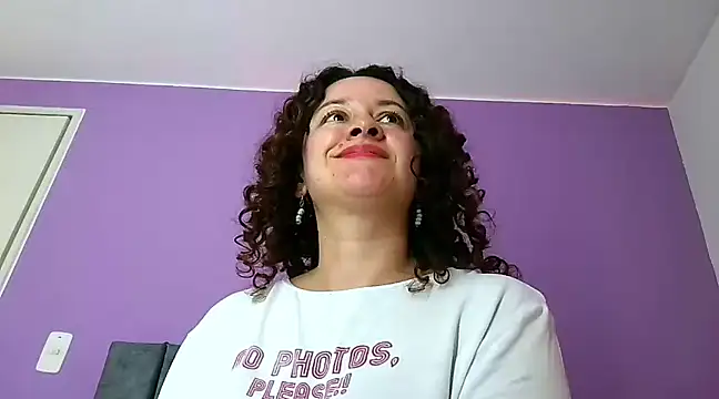 Snapshot of ArtesanaMK chatting on February 7, 8:31 pm ArtesanaMK online show from February 7, 8:31 pm