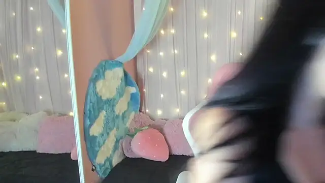 Snapshot of Aliiz_01 chatting on December 6, 6:17 pm Aliiz 01 online show from December 6, 6:17 pm