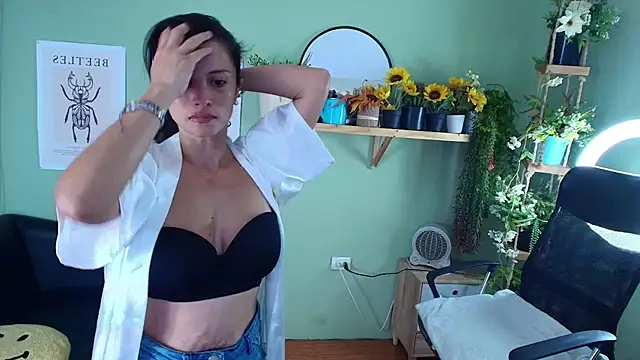 Snapshot of Aliiz_01 chatting on March 20, 6:41 am Aliiz 01 online show from March 20, 6:41 am