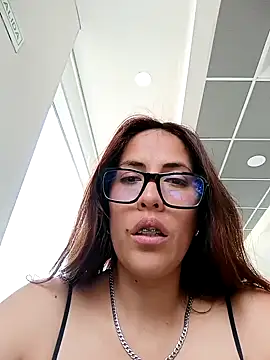 Snapshot of Lena-32 chatting on February 4, 7:22 pm Lena-32 online show from February 4, 7:22 pm