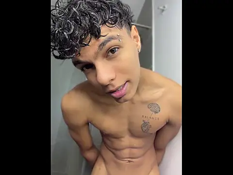 Snapshot of james_dreams_ chatting on May 15, 10:50 pm james dreams online show from May 15, 10:50 pm