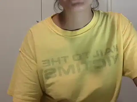 Snapshot of isabellalisa chatting on February 12, 3:18 am isabellalisa online show from February 12, 3:18 am