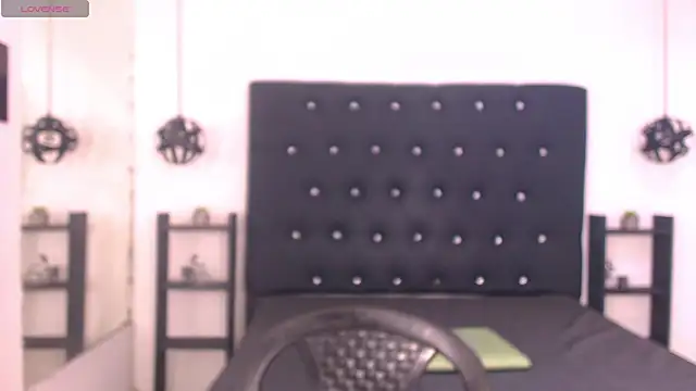 Mels  online show from April 22, 5:25 pm