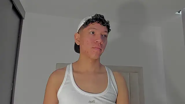 JulianRose 1 online show from May 28, 1:08 pm