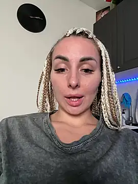 Snapshot of TwixCouple chatting on December 15, 8:47 pm TwixCouple online show from December 15, 8:47 pm