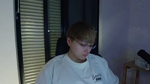 Snapshot of Tkcqcc chatting on February 27, 3:59 pm Tkcqcc online show from February 27, 3:59 pm