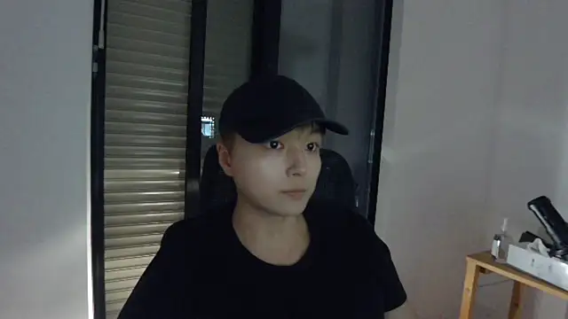 Snapshot of Tkcqcc chatting on March 10, 1:43 pm Tkcqcc online show from March 10, 1:43 pm