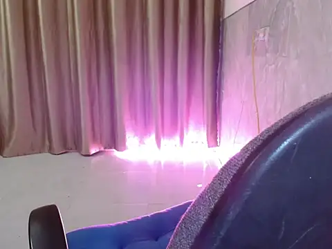 Pink Pretty online show from September 14, 5:23 pm