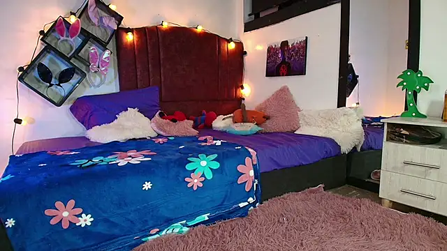 alisson zafiro  online show from March 7, 6:13 am