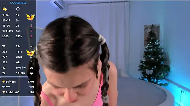 Snapshot of Lil_Amelie chatting on December 14, 5:03 pm Lil Amelie online show from December 14, 5:03 pm