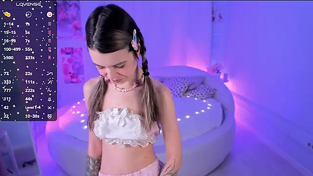 Snapshot of Lil_Amelie chatting on January 25, 2:14 pm Lil Amelie online show from January 25, 2:14 pm