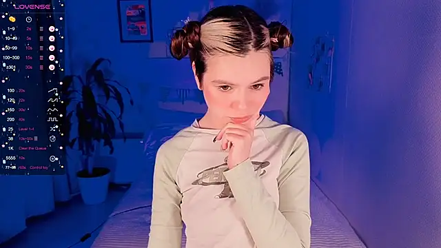 Snapshot of Lil_Amelie chatting on September 28, 2:55 pm Lil Amelie online show from September 28, 2:55 pm