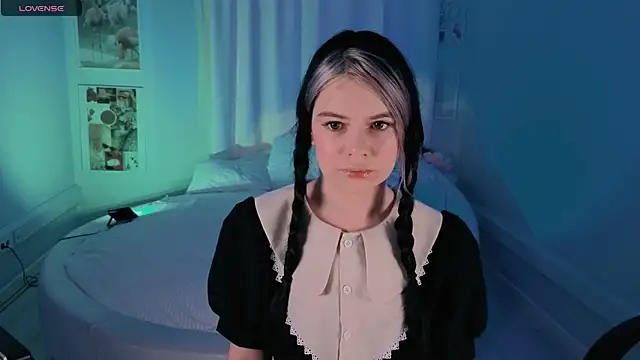 Snapshot of Lil_Amelie chatting on October 14, 7:31 am Lil Amelie online show from October 14, 7:31 am