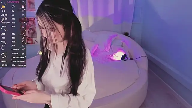 Lil Amelie online show from November 27, 7:10 am