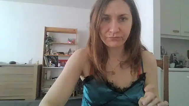 JasmineGlamour online show from April 18, 3:27 pm