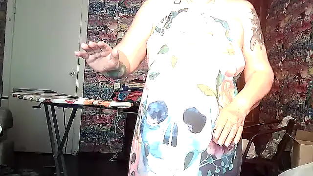 Snapshot of FantasyMichelle chatting on April 5, 7:27 am FantasyMichelle online show from April 5, 7:27 am