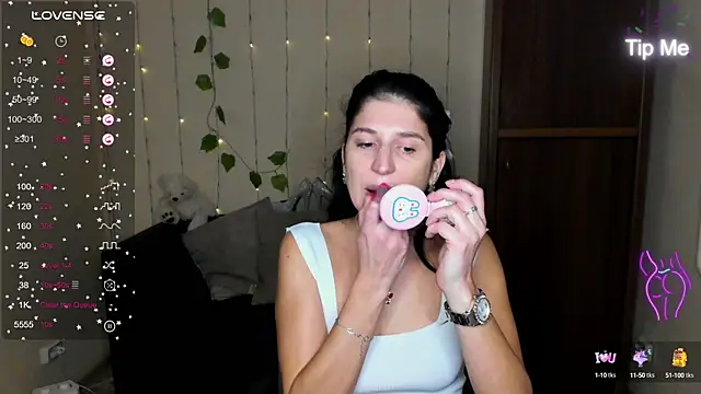 Snapshot of Alianna_Solo_Kisses chatting on January 25, 12:26 pm Alianna Solo Kisses online show from January 25, 12:26 pm