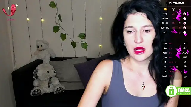 Snapshot of Alianna_Solo_Kisses chatting on February 12, 6:29 am Alianna Solo Kisses online show from February 12, 6:29 am