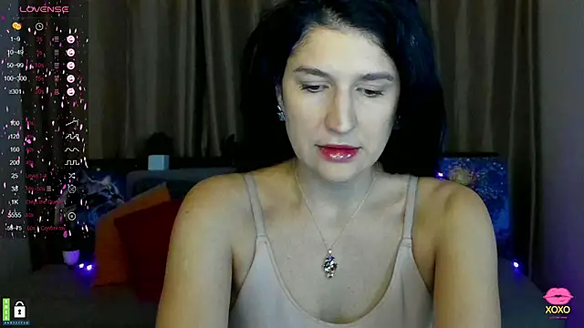 Snapshot of Alianna_Solo_Kisses chatting on February 13, 6:30 am Alianna Solo Kisses online show from February 13, 6:30 am