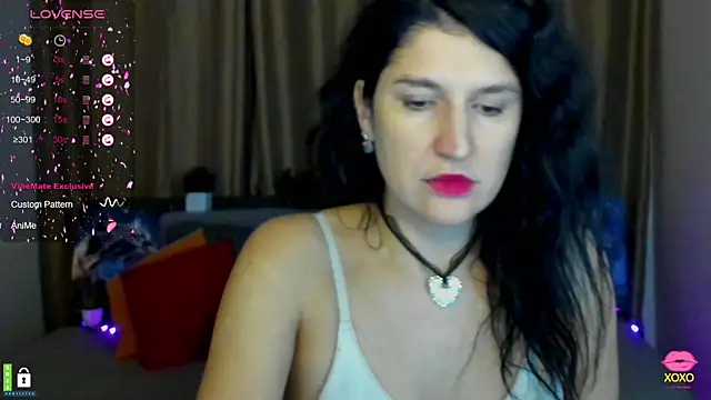 Snapshot of Alianna_Solo_Kisses chatting on February 14, 6:23 am Alianna Solo Kisses online show from February 14, 6:23 am