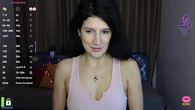 Snapshot of Alianna_Solo_Kisses chatting on March 6, 6:30 am Alianna Solo Kisses online show from March 6, 6:30 am