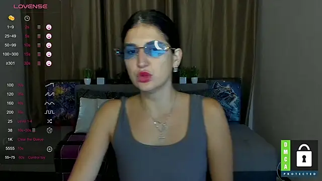 Snapshot of Alianna_Solo_Kisses chatting on September 23, 5:32 am Alianna Solo Kisses online show from September 23, 5:32 am