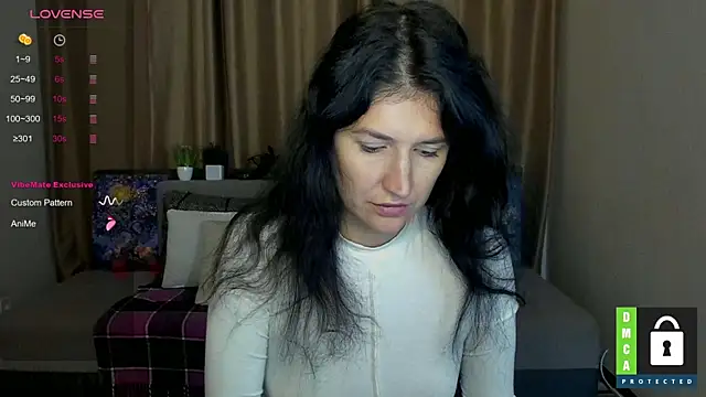 Snapshot of Alianna_Solo_Kisses chatting on September 28, 5:24 am Alianna Solo Kisses online show from September 28, 5:24 am