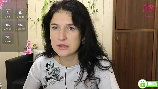 Snapshot of Alianna_Solo_Kisses chatting on October 9, 11:19 am Alianna Solo Kisses online show from October 9, 11:19 am