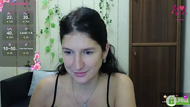 Snapshot of Alianna_Solo_Kisses chatting on October 13, 11:32 am Alianna Solo Kisses online show from October 13, 11:32 am